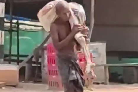 desenterro el cadaver de su hermana y lo llevo al banco para probar que estaba muerta desenterro el cadaver de su hermana y lo llevo al banco para probar que estaba muerta