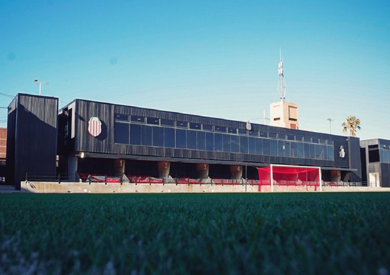 Barracas Central reinauguró su estadio, pero aún no cuenta con el sistema de iluminación. Barracas Central reinauguró su estadio, pero aún no cuenta con el sistema de iluminación.