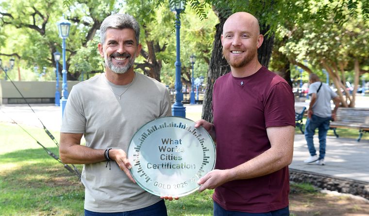 Participaron de un acto en la plaza Independencia los dos intendentes que tienen un vínculo estrecho: Ulpiano Suarez y Esteban Allasino.&nbsp;