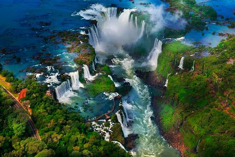 Las Cataratas del Iguazú fueron declaradas una de las 7 Maravillas Naturales del mundo el 11 de noviembre de 2011. I Las Cataratas del Iguazú fueron declaradas una de las 7 Maravillas Naturales del mundo el 11 de noviembre de 2011. I