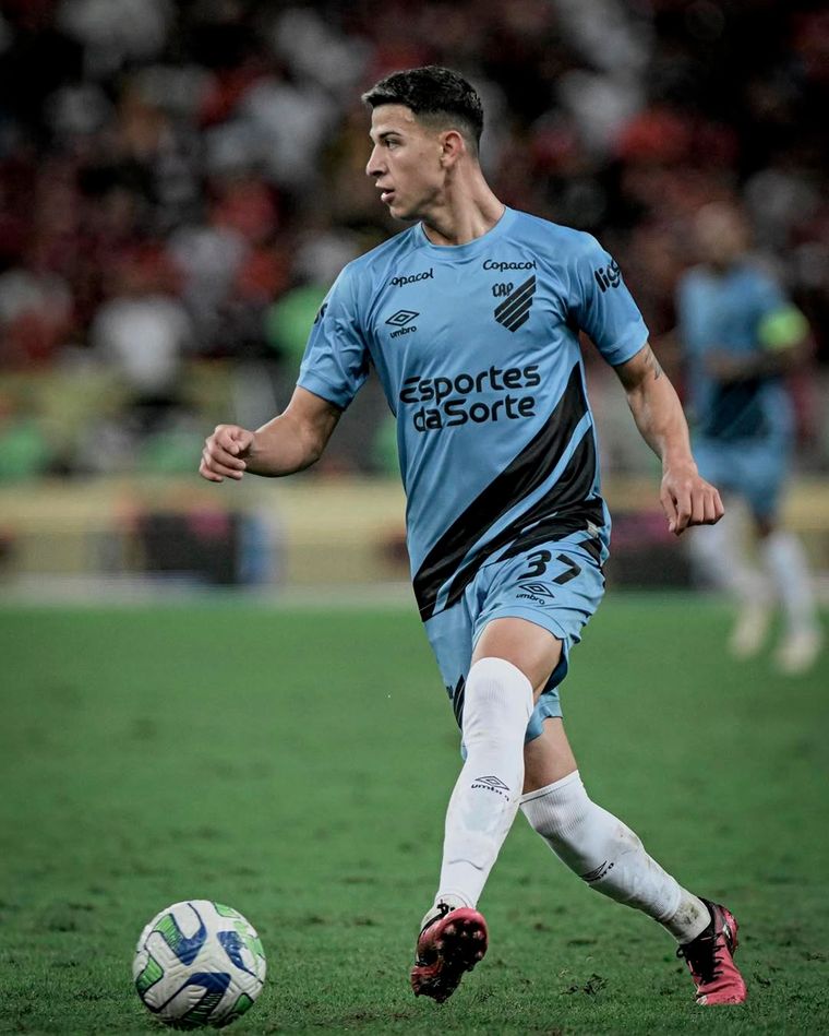 River va por Esquivel como refuerzo para el puesto de lateral izquierdo. Foto: @lucaas_esquivel