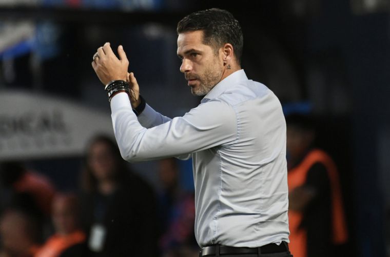 El exentrenador de Boca Juniors, Fernando Gago, vuelve a un país que conoce, pero donde dejó heridas abiertas. Foto: Fotobaires