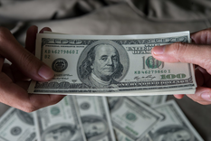 El dólar blue cotiza en 210 pesos para la venta. Foto: Pexels