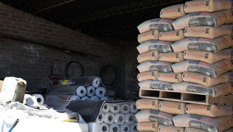 La bolsa del cemento es uno de los insumos clave de la construcción Foto: ALF PONCE MERCADO / MDZ