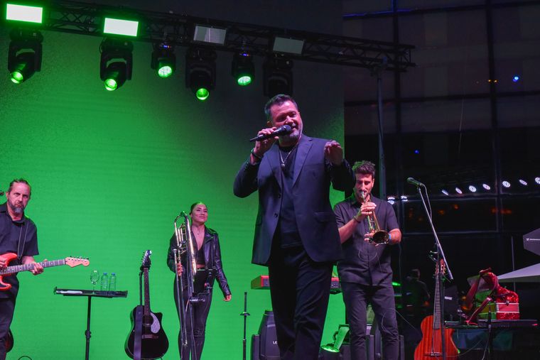 Jorge Rojas y su banda ofrecieron un concierto a los asistentes. Jorge Rojas y su banda ofrecieron un concierto a los asistentes.