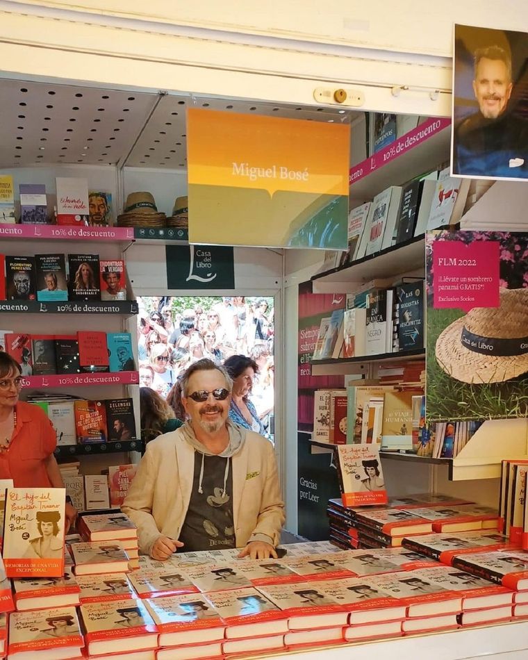 Miguel Bosé protege a sus hijos de la era digital.