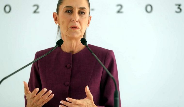 La presidenta Claudia Sheinbaum se enteró de la noticia durante un evento público. Foto: Efe.