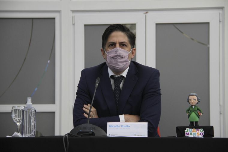 Trotta pidió reflexión y que se respete el distanciamiento social en las escuelas. Foto: Telam