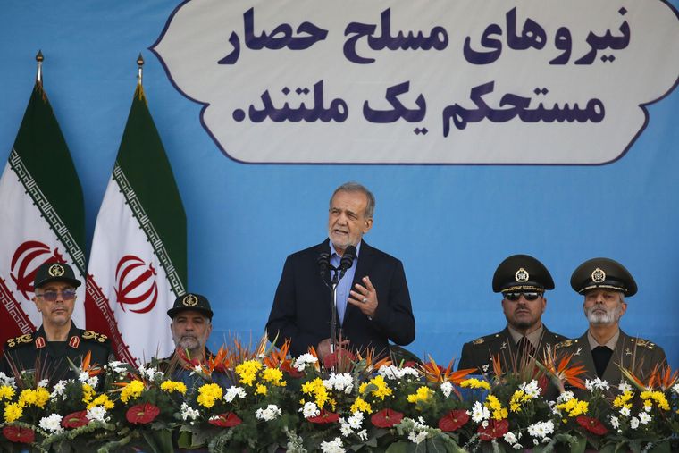 Masoud Pezeshkian llegó a la presidencia de Irán en julio de 2024, en una elección especial convocada tras la muerte del anterior mandatario Ebrahim Raisi en un accidente de helicóptero.