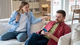 Puedes alejarte de una persona narcisista y evitar así caer en una relación tóxica. Foto: Shutterstock