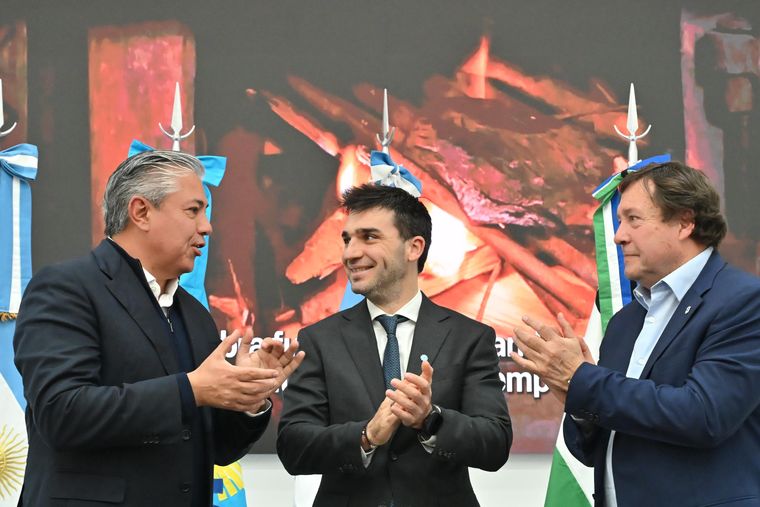 Rolando Figueroa, Ignacio Torres y Alberto Weretilneck apuestan a la ampliación del Gasoducto Cordillerano. Rolando Figueroa, Ignacio Torres y Alberto Weretilneck apuestan a la ampliación del Gasoducto Cordillerano.