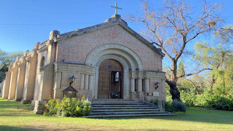 San Javier, rodeado de olivares y montañas, se convierte en un jardín natural durante la primavera. San Javier, rodeado de olivares y montañas, se convierte en un jardín natural durante la primavera.