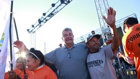 Víctor Cemborain es el intendente que promete viajes de egresados si gana las elecciones.