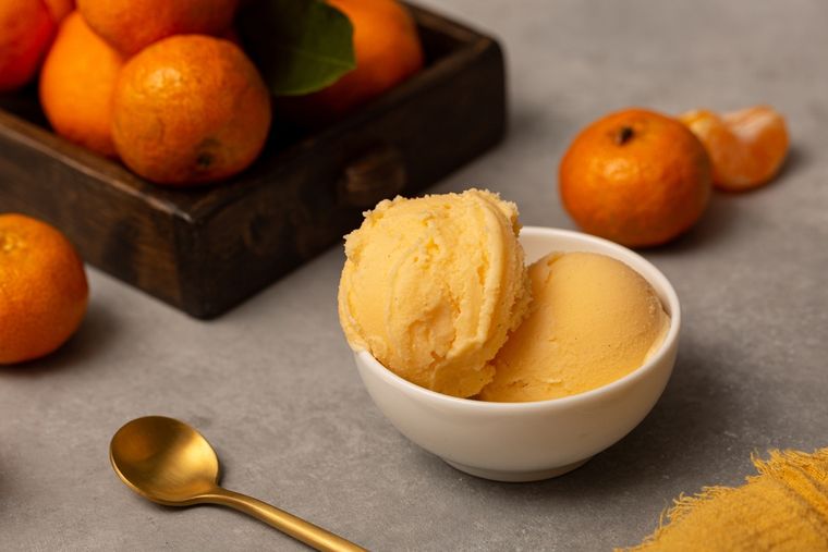 En muchas casas argentinas se hace con mandarinas del patio o del vecino… ¡nada más casero que eso!. En muchas casas argentinas se hace con mandarinas del patio o del vecino… ¡nada más casero que eso!.