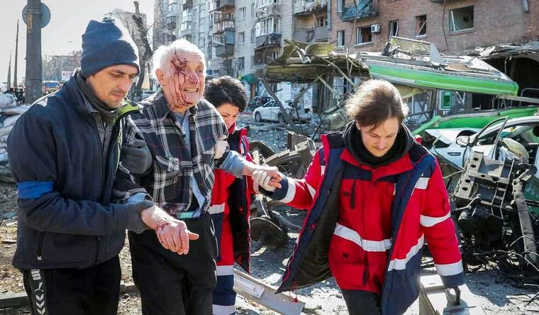 Los civiles viven el horror en Ucrania. Foto: Efe.