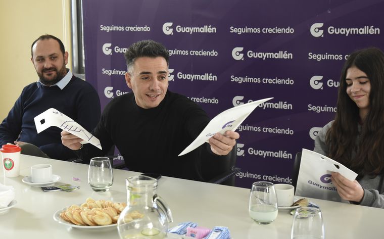 Cristian Arias, junto al intendente de Guaymallén, Marcos Calvente.