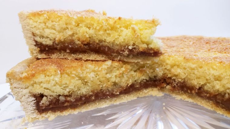 La tarta de coco es un excelente complemento para tus comidas. Foto: Shutterstock