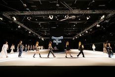 el iconico vestido de britney spears fue el mas comentado (y aplaudido) en esta fiesta