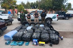 Los bultos que contenían las hojas de coca incautadas. Foto: Gentileza. Los bultos que contenían las hojas de coca incautadas. Foto: Gentileza.