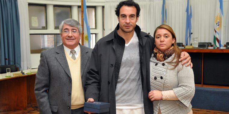 Jorge Cervera recibe los honores. Foto: Agustín Mauricio/Mediamza.com