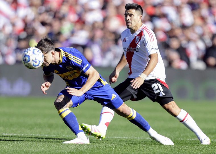 River y Boca disputan una nueva edición del Superclásico en el Monumental.