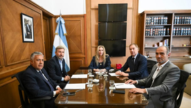 Karina Milei, Diego Santilli y Lule Menem junto a Alfredo Cornejo y Rogelio Frigerio. Karina Milei, Diego Santilli y Lule Menem junto a Alfredo Cornejo y Rogelio Frigerio.