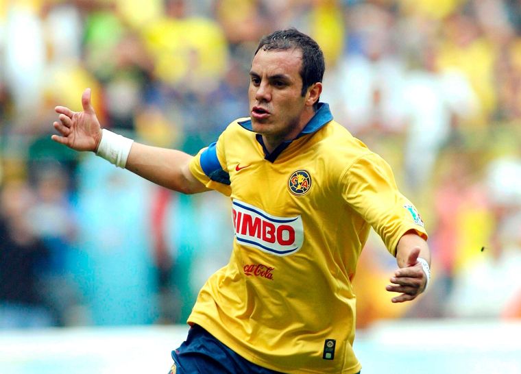 Cuauhtémoc Blanco jugó como delantero y extremo, y después se consolidó como volante.