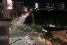 Imágenes del enfrentamiento entre barras de Defensores de Belgrano y policías de la Ciudad Foto: Noticias Argentinas Imágenes del enfrentamiento entre barras de Defensores de Belgrano y policías de la Ciudad Foto: Noticias Argentinas