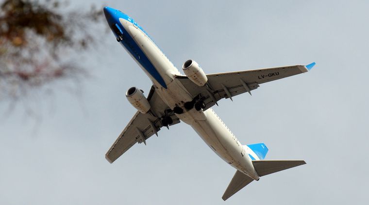 Los tres aviones que observaron el fenómeno se comunicaron con la torre de control Foto: ALF PONCE MERCADO / MDZ