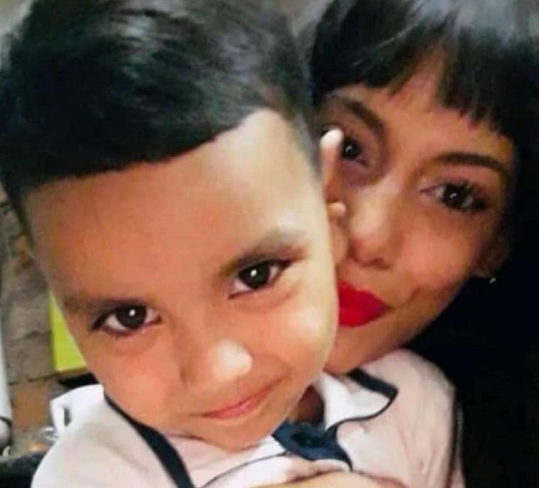 León Isaac Funes y su mamá,  Julieta Valentina Ramírez Sosa. Las víctimas del accidente Foto: gentileza Ruth Morán