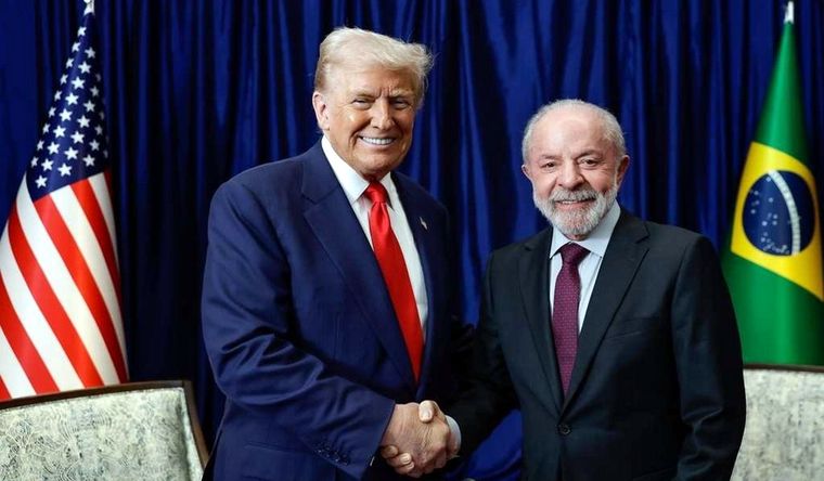 Aire para Brasil, se reunieron Donald Trump y Luiz Inácio Lula da Silva con resultado positivo. Foto Dpa Aire para Brasil, se reunieron Donald Trump y Luiz Inácio Lula da Silva con resultado positivo. Foto Dpa