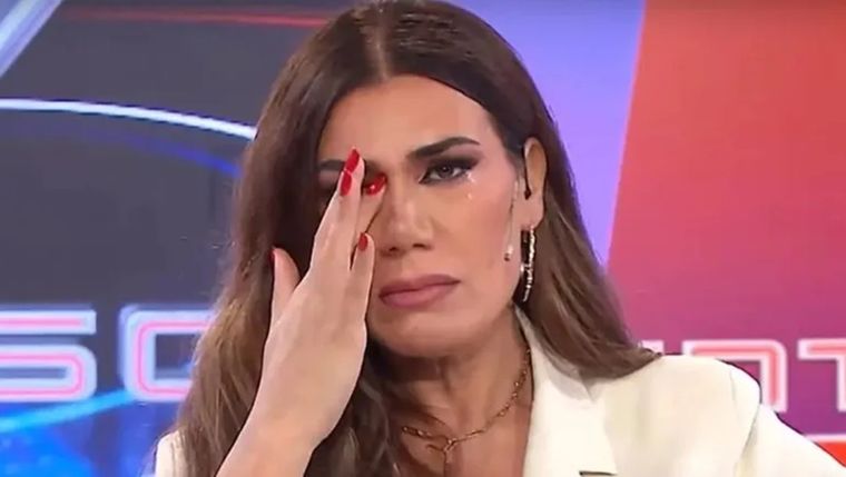 Flor de la V se despidió de Intrusos Foto: Captura América TV