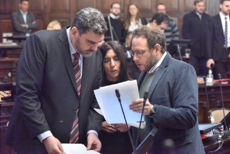 De Cambia Mendoza, los senadores Martín Kerchner y Natacha Eisenchlas, y Lucas Ilardo (derecha).