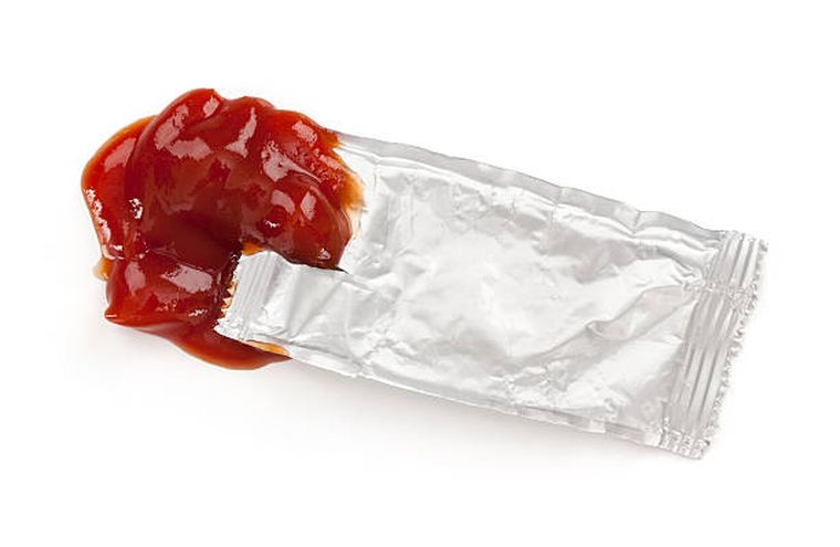 Los sobres plásticos serán prohibidos desde agosto. Los sobres plásticos serán prohibidos desde agosto.