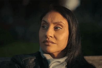 MDZol | La vida de la británica Kirat Assi dio un giro, para mal, cuando recibió una solicitud de amistad en Facebook del que creía era un príncipe azul. Foto: Netflix