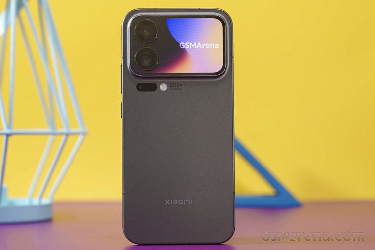 Así lucirá el próximo teléfono de Xiaomi con pantalla en la cubierta. Así lucirá el próximo teléfono de Xiaomi con pantalla en la cubierta.