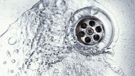 Un mantenimiento casero del desagüe evita obstrucciones y prolonga la vida útil de los caños. Un mantenimiento casero del desagüe evita obstrucciones y prolonga la vida útil de los caños.