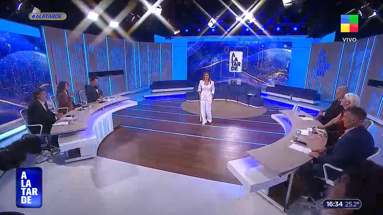 Karina Mazzocco anunció el final de A la Tarde. Karina Mazzocco anunció el final de A la Tarde.