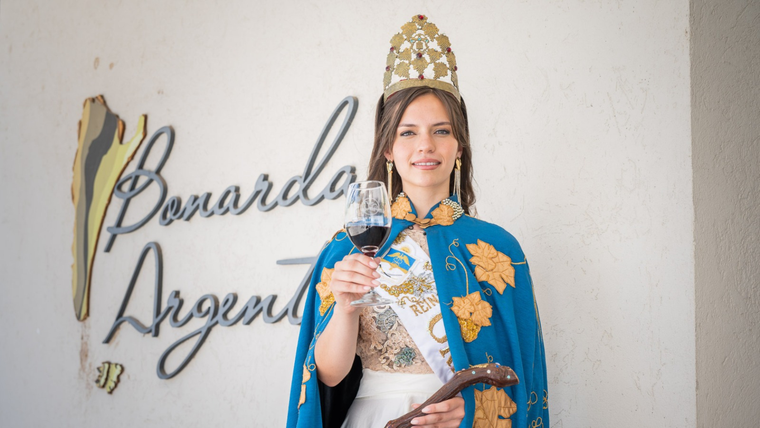 Valentina Rosales presentó su propio vino.