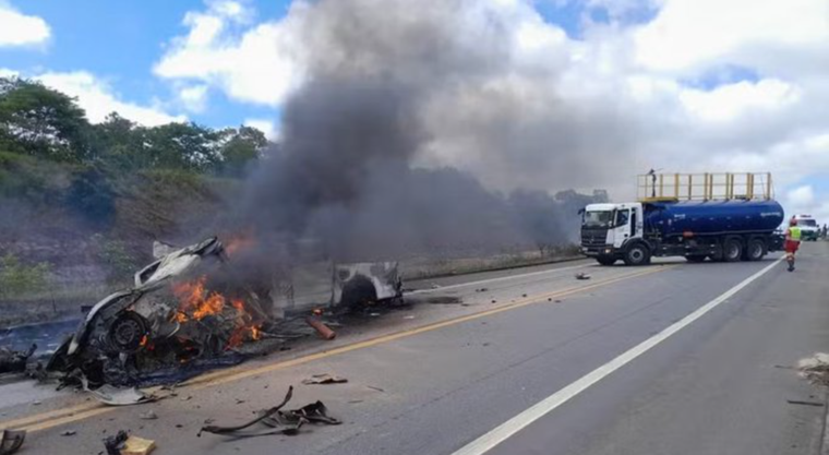 10 de las víctimas del choque, murieron en el lugar.