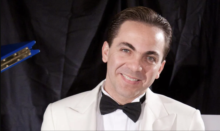 El cantante mexicano esta en pareja con una modelo argentina Foto: Getty Images