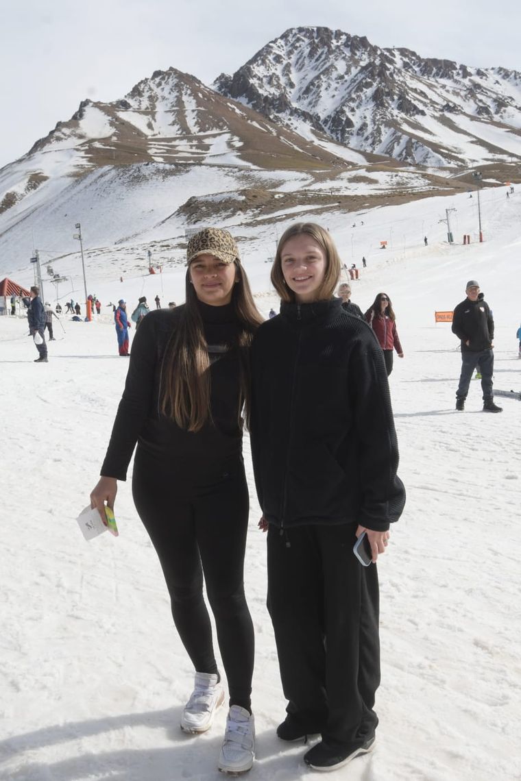 María José y Felicitas, de San Pedro. María José y Felicitas, de San Pedro.