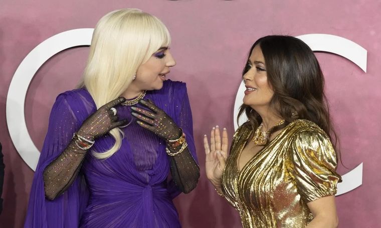 La escena íntima de Salma Hayek y Lady Gaga que fue eliminada del cine Lady Gaga y Salma Hayek fueron compañeras de reparto en la película de Ridley Scott. Foto: Getty Images