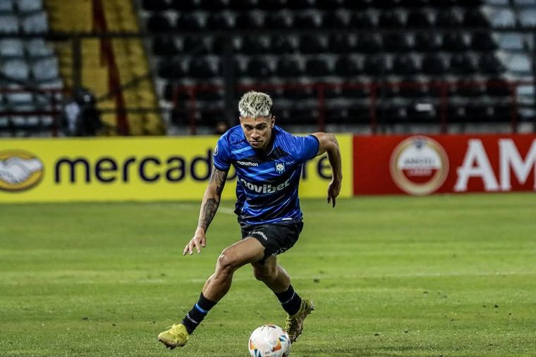Independiente abrochó la llegada de Maximiliano Gutiérrez, extremo de Huachipato y de la Selección de Chile. Independiente abrochó la llegada de Maximiliano Gutiérrez, extremo de Huachipato y de la Selección de Chile.