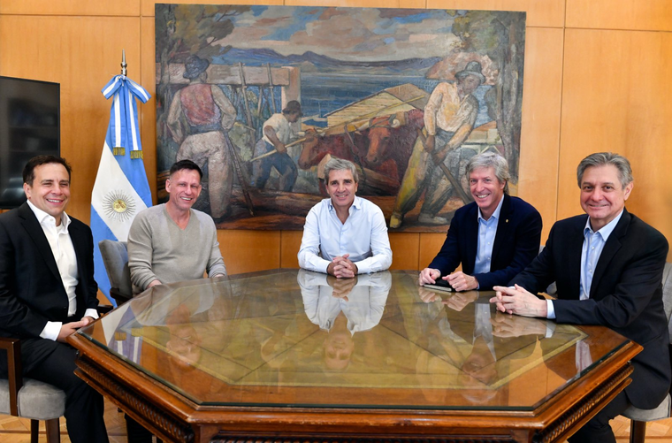 Luis Caputo junto a Peter Thiel.