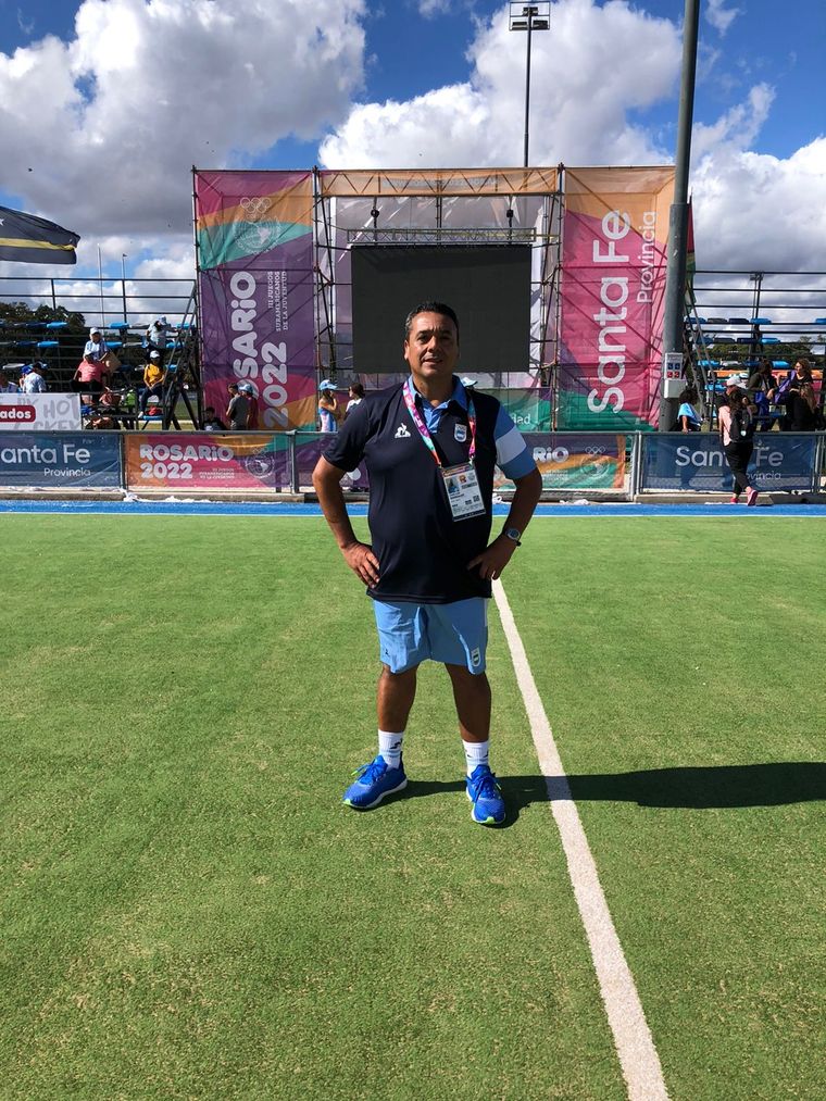 José González El mendocino José González fue parte del cuerpo técnico de Las Leoncitas en los Juegos Suramericanos de la Juventud 2022 desarrollados en Rosario. Foto: Gentileza José González