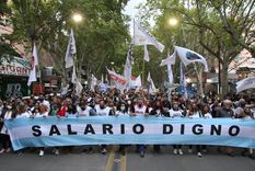 Las paritarias no tiene techo y en muchos casos se cierran por tramos ante la incertidumbre de la escalada inflacionaria. Foto: Maximiliano Ríos/MDZ