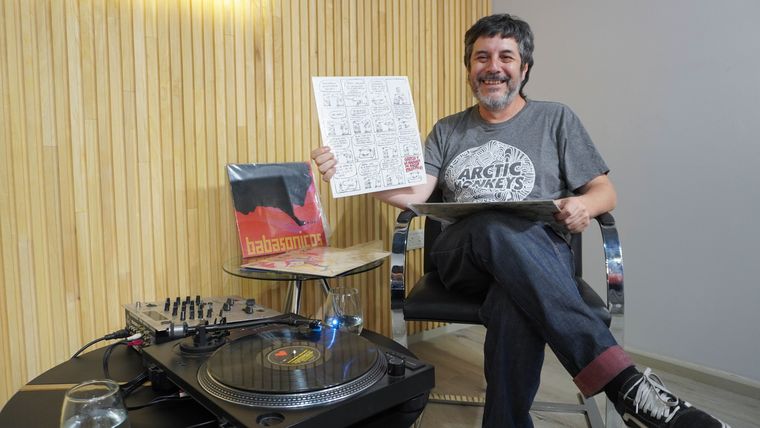El Club del Vinilo y el creador de estos encuentros: Ringo Obregón.