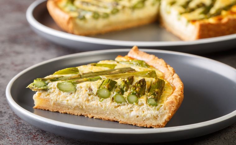Tarta de espárragos Una receta simple y en pocos pasos de tarta de espárragos para hacer en minutos. Foto: Shutterstock