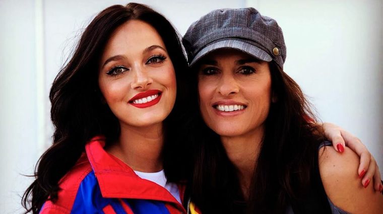 Una de las antiguas fotos de tía y sobrina. Una de las antiguas fotos de tía y sobrina.